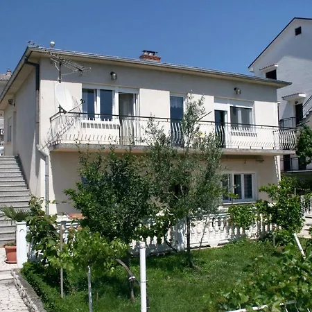 Apartments With Parking Space Selce - Crikvenica - 5475