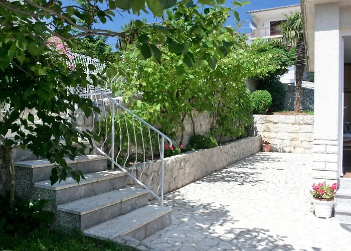 Apartments With Parking Space Selce - Crikvenica - 5475 Apartman *